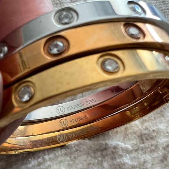 Bracelets - Picture 4 of 12